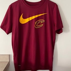 Nike Short Sleeve Tee  NBA Cavaliers Men’s Athletic Cut Swish T Shirt Size M
